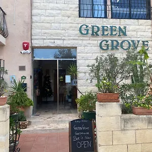 Grove 3* Saint Julian's